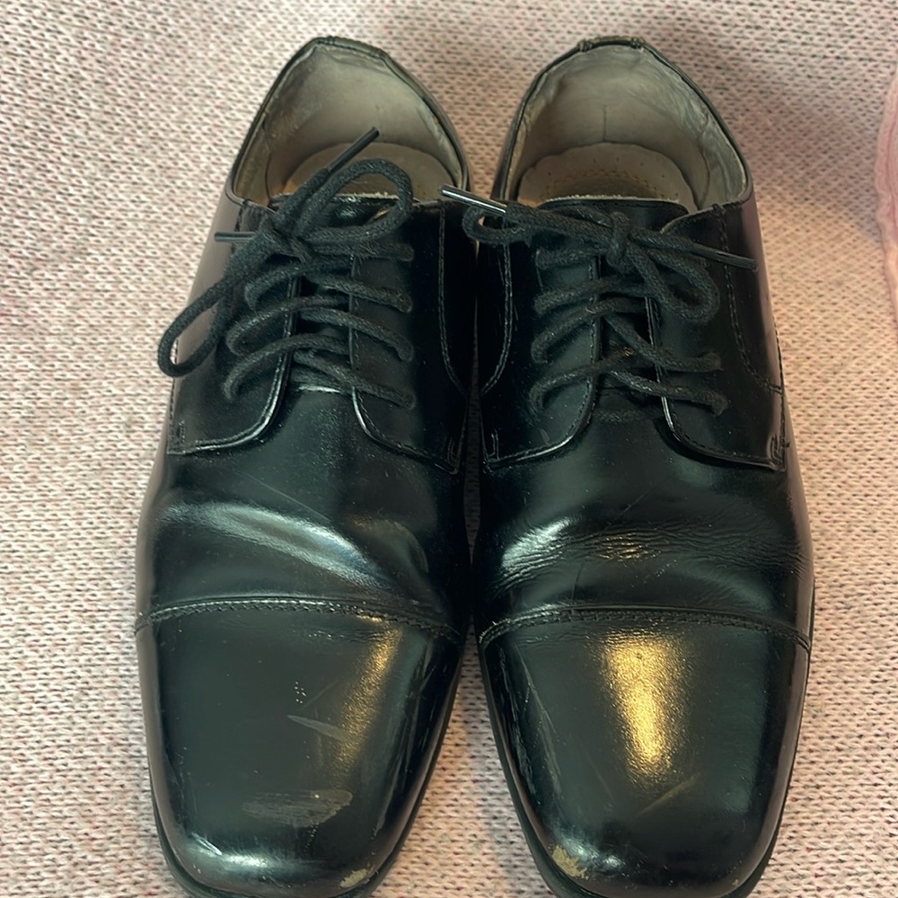 Black boys size 5M dress shoes